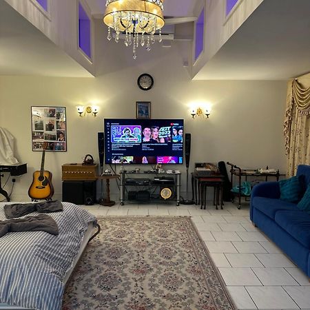 Amazing Gantshill Studio Annexe & Free Parking 레드브리지 외부 사진